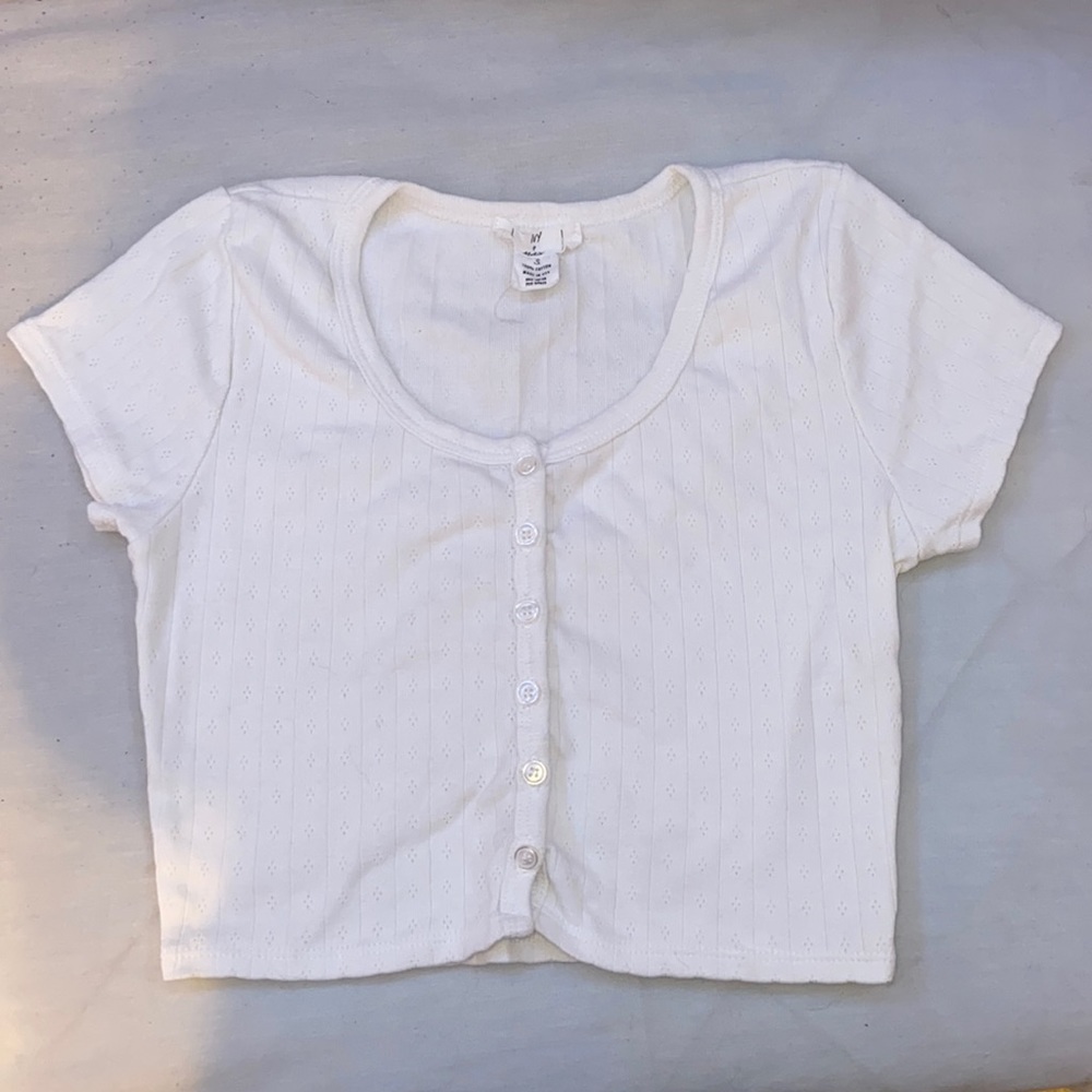 Cute, simple staple piece. Tiny blouse only worn twice.